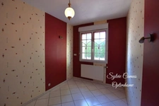 Maison en pierre de 192 m² avec vue dégagée et grande terrasse à Sainte-Sigolène