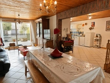 Maison de bourg avec terrasse et vue dégagée – Beaumont (63110)