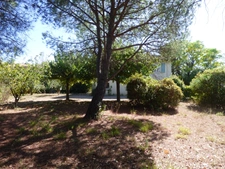 MAISON DES ANNEES 70 SUR GRAND TERRAIN CONSTRUCTIBLE 