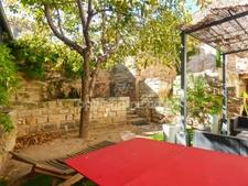 COUP DE COEUR POUR CETTE MAISON DE VILLAGE AVEC GRANDE COUR INTERIEURE