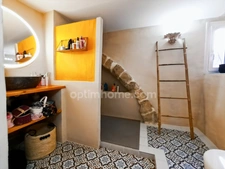 COUP DE COEUR POUR CETTE MAISON DE VILLAGE AVEC GRANDE COUR INTERIEURE