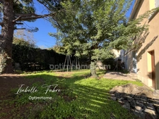 Maison 5 pièces, garages et jardin, à proximité immédiate du centre ville 