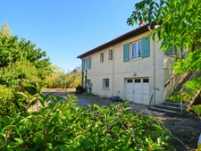 MAISON DES ANNEES 70 SUR GRAND TERRAIN CONSTRUCTIBLE 