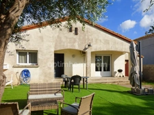 MAISON RENOVEE, DE PLAIN PIED AVEC GARAGE ET JARDIN