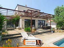 VILLA CONTEMPORAINE 5 CHAMBRES, GARAGE, JARDIN ET PISCINE.