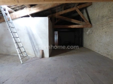MAISON DE VILLAGE AVEC GRAND GARAGE, PISICNE, ETAGE AMENAGEABLE