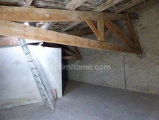 MAISON DE VILLAGE AVEC GRAND GARAGE, PISICNE, ETAGE AMENAGEABLE