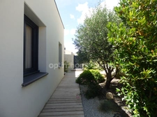 VILLA CONTEMPORAINE ENTRE PEZENAS ET LES PLAGES