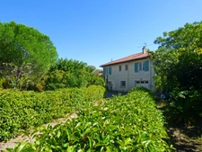 MAISON DES ANNEES 70 SUR GRAND TERRAIN CONSTRUCTIBLE 