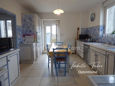 MAISON DE VILLAGE AVEC GRAND GARAGE, PISICNE, ETAGE AMENAGEABLE