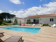 MAGNIFIQUE MAISON DE PLAIN-PIED, 4 CHAMBRES, PISCINE, GARAGE, sur parcelle de 1024m2