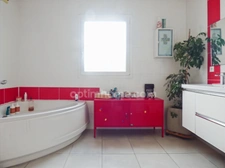 MAGNIFIQUE MAISON DE PLAIN-PIED, 4 CHAMBRES, PISCINE, GARAGE, sur parcelle de 1024m2
