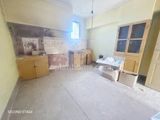 MAISON DE VILLAGE AVEC GRAND GARAGE, PISICNE, ETAGE AMENAGEABLE