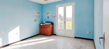 MAISON DES ANNEES 70 SUR GRAND TERRAIN CONSTRUCTIBLE 