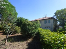 MAISON DES ANNEES 70 SUR GRAND TERRAIN CONSTRUCTIBLE 