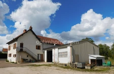 AUXONNE - BELLE MAISON FAMILIALE DE 210 M² ++ DONT UNE DÉPENDANCE DE 60 M² SUR UN GRAND TERRAIN 