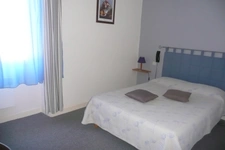 Dpt Lot (46), à vendre proche de GOURDON maison P18 de 420 m² - Terrain de 2466 m² 