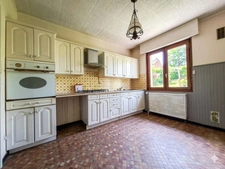 Exclusivité : Maison familiale spacieuse avec jardin arboré – 150 m² habitables (241 m² au total) – Terrain de 2162 m² – Poussay 