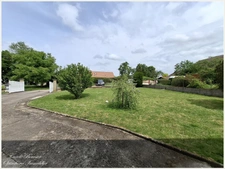  À vendre – Maison atypique avec piscine à Mirecourt