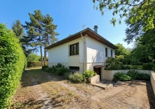Exclusivité : Maison familiale spacieuse avec jardin arboré – 150 m² habitables (241 m² au total) – Terrain de 2162 m² – Poussay 