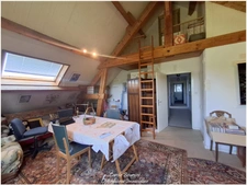 Maison familiale avec grand terrain à Contrexéville. Venez découvrir cette maison individuelle à Contrexéville, un véritable havre de paix idéal pour votre famille, nichée sur un vaste terrain plat.