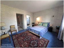 Maison familiale avec grand terrain à Contrexéville. Venez découvrir cette maison individuelle à Contrexéville, un véritable havre de paix idéal pour votre famille, nichée sur un vaste terrain plat.