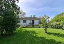 Exclusivité : Maison familiale spacieuse avec jardin arboré – 150 m² habitables (241 m² au total) – Terrain de 2162 m² – Poussay 