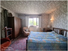 Maison familiale avec grand terrain à Contrexéville. Venez découvrir cette maison individuelle à Contrexéville, un véritable havre de paix idéal pour votre famille, nichée sur un vaste terrain plat.
