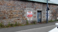 LONGÈRE EN PIERRES À RÉNOVER – FORT POTENTIEL – SAINT-BRIEUC CENTRE