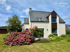 Maison lumineuse avec terrain arboré - 6 pièces - 130 m2 - LE MINIHIC SUR RANCE 