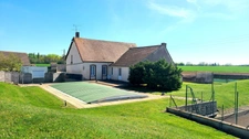 CHARTRES - ENSEMBLE IMMOBILIER  - HABITATION 175 m² AVEC GRANGE 200 m² - PARCELLES  5000 m2