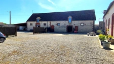 CHARTRES - ENSEMBLE IMMOBILIER  - HABITATION 175 m² AVEC GRANGE 200 m² - PARCELLES  5000 m2