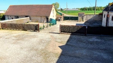 CHARTRES - ENSEMBLE IMMOBILIER  - HABITATION 175 m² AVEC GRANGE 200 m² - PARCELLES  5000 m2