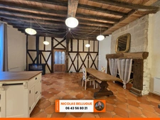 Maison de caractère rénovée au cœur d’un village historique