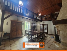 Maison en pierre, 2 ha et piscine avec revenus locatifs