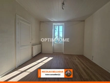 Maison de famille avec beaux volumes et grange attenante