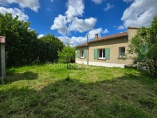Maison de plain pied entourée de verdure au cœur d'Eymet