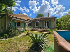 Maison de plain pied entourée de verdure au cœur d'Eymet