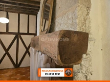 Maison de caractère rénovée au cœur d’un village historique