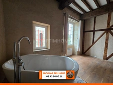Maison de caractère rénovée au cœur d’un village historique