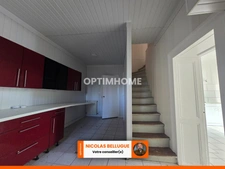 Maison de famille avec beaux volumes et grange attenante