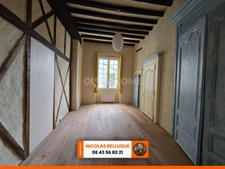 Maison de caractère rénovée au cœur d’un village historique