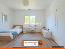 Maison rénovée avec 4 chambres et jardin clôturé
