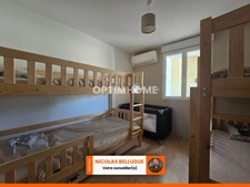 Maison en pierre, 2 ha et piscine avec revenus locatifs