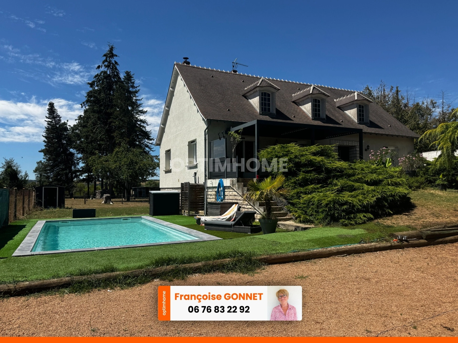 Maison 8 pièces 216 m² · à Saint Pierre les Etieux · 216 m² · 257 000 €