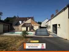 LONGERE de 215 m² - 6 pièces - 4 chambres - Piscine - 275 000 € - LAPAN