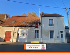 Maison de Ville - 2 Appartements de 63 m² et 49 m² - ST  AMAND-MONTROND - 89 900 €