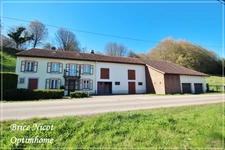 Ferme avec maison 4 chambres, terrain 8000 m² et source naturelle