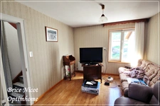 Ferme avec maison 4 chambres, terrain 8000 m² et source naturelle