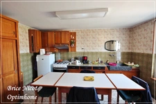 Ferme avec maison 4 chambres, terrain 8000 m² et source naturelle